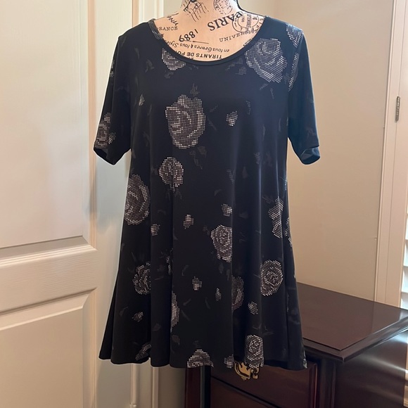 LuLaRoe Perfect T - XS - Picture 1 of 8